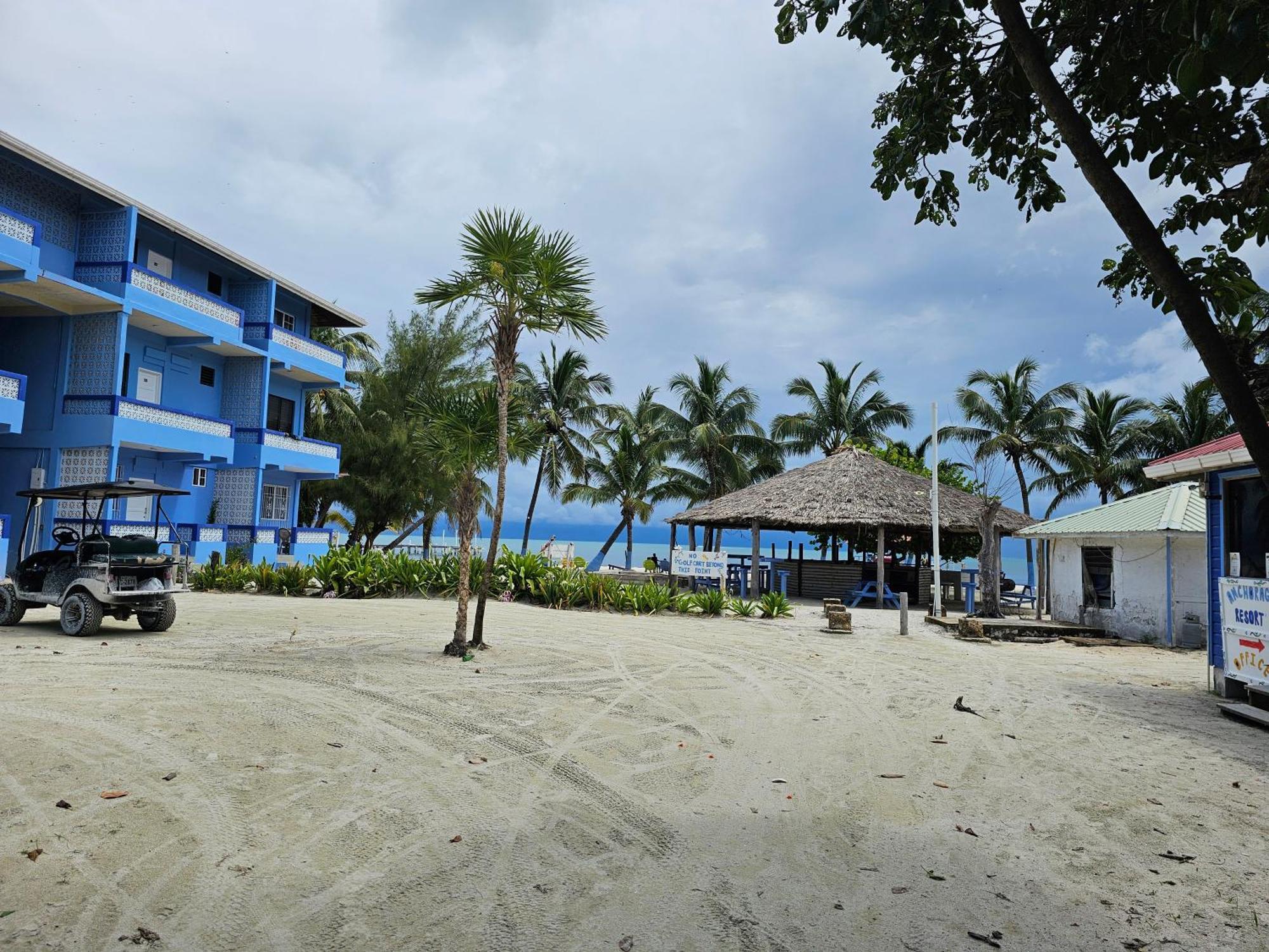 Anchorage Beach Resort Кей-Колкер Экстерьер фото