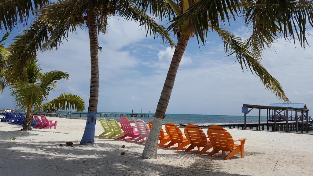 Anchorage Beach Resort Кей-Колкер Экстерьер фото